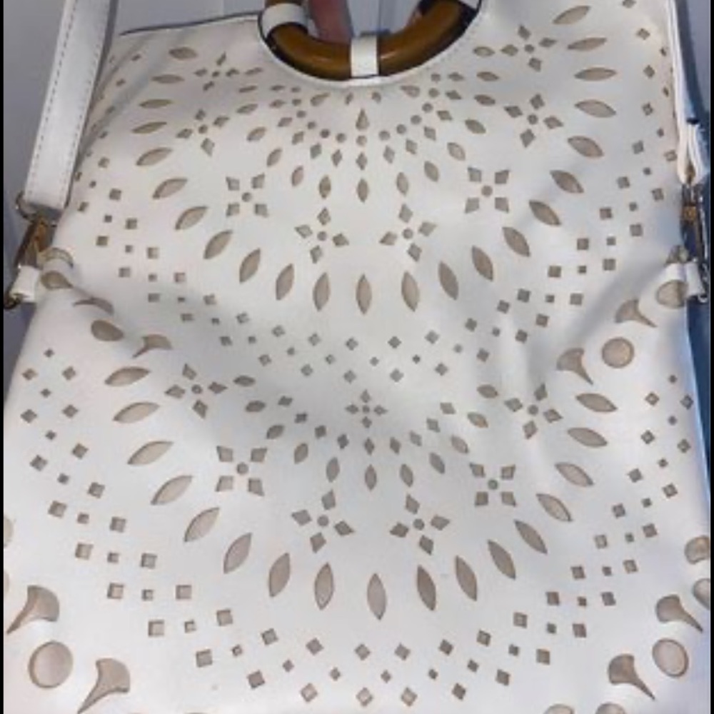 White patterned purse - Picture 4 of 4